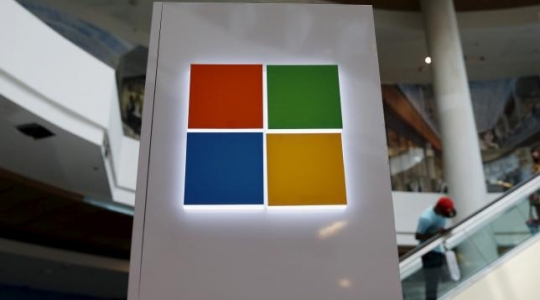 A Microsoft logo is seen at a pop-up site for the new Windows 10 operating system at Roosevelt Field in Garden City, New York July 29, 2015. REUTERS/Shannon Stapleton