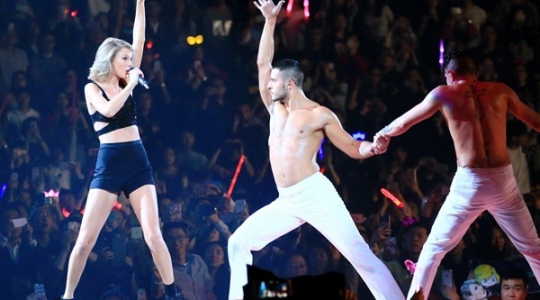 American singer Taylor Swift, left, performs at her '1989' World Tour concert in Shanghai, China, 11 November 2015.